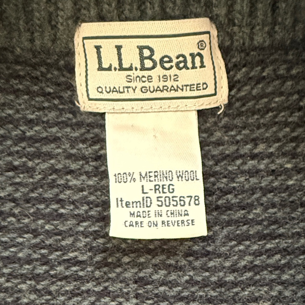 L.L. Bean Men's Dark Navy and Hunter Green Merino Wool Sweater - Picture 9 of 13